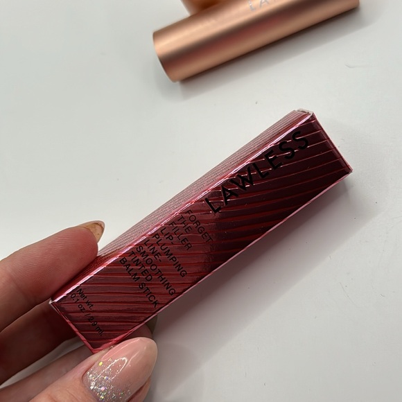 LAWLESS, Tinted Plumping Lip Balm, Sugarplum - Picture 3 of 7